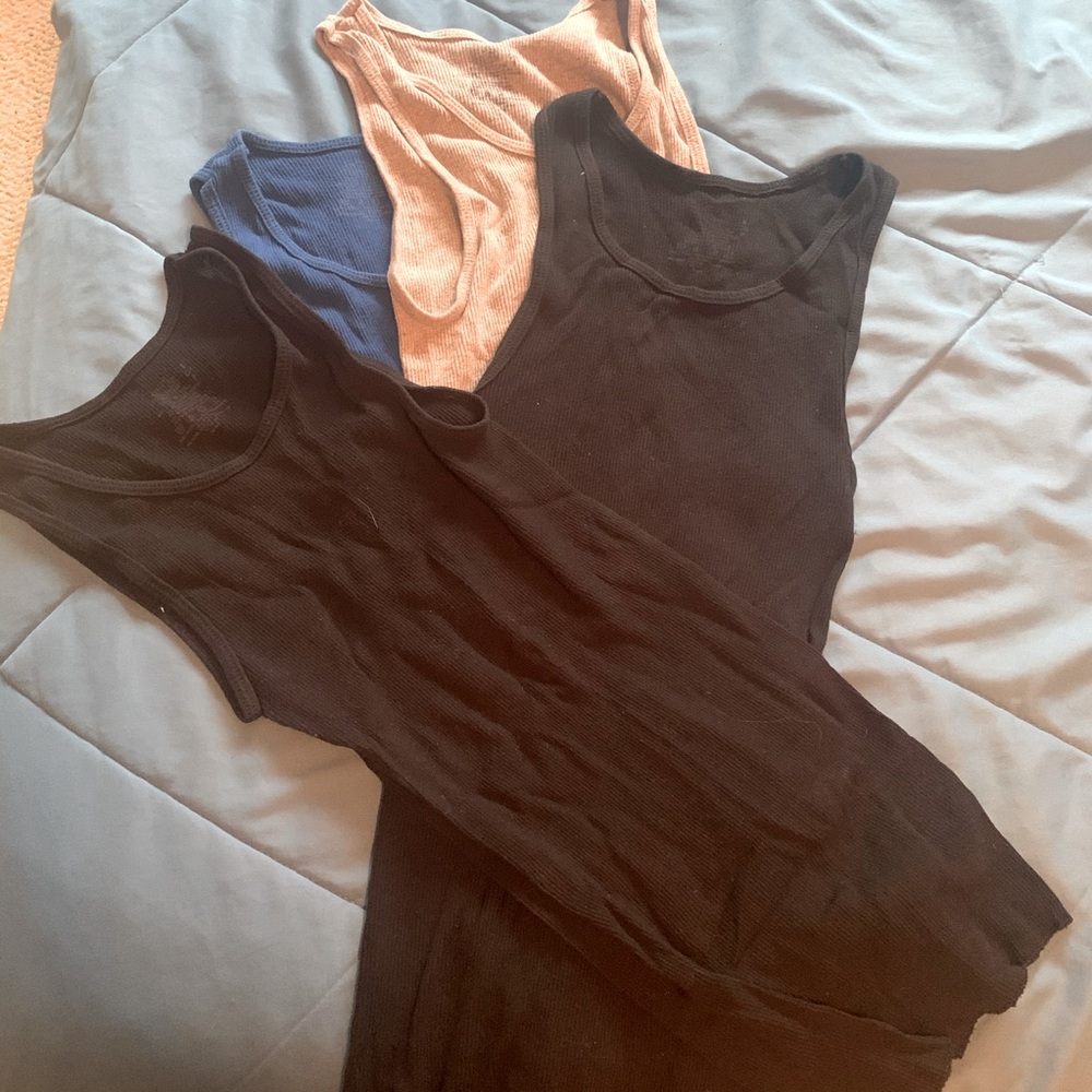 BUNDLE OF 4 Mens tanks- size Small